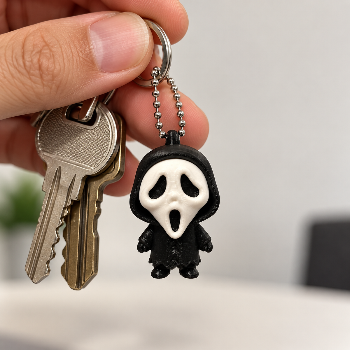 Mini Ghostface Keychain – Spooky Horror Character Toy & Bag Charm